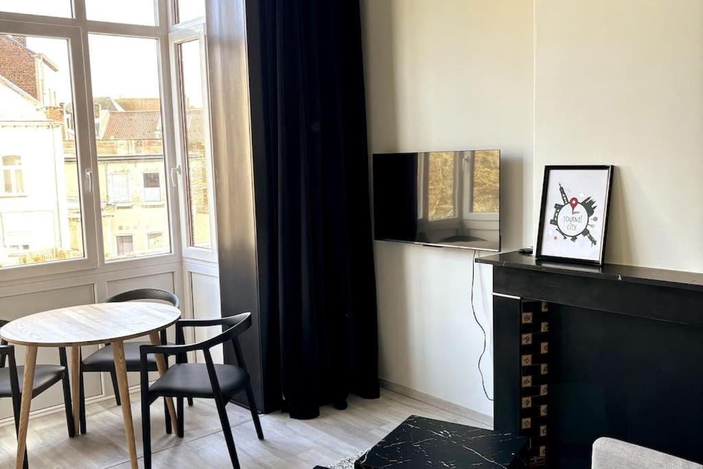 Apartamento Au Cabinet Childeric Tournai Exterior foto